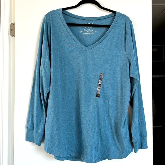 New Unworn Torrid - Long Sleeve Girlfriend Tee - Picture 4 of 8